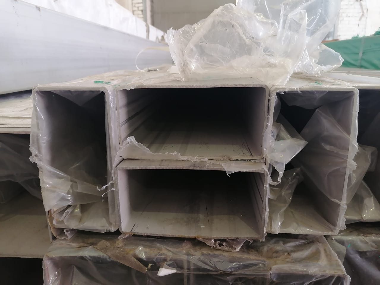 Труба нерж. 200х100х4